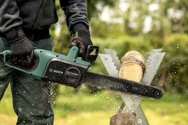 Tronçonneuse BOSCH électrique UniversalChain 35 - 1800W